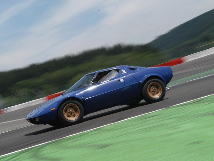  Lancia Stratos 1973 года  (фото 2 из 17)